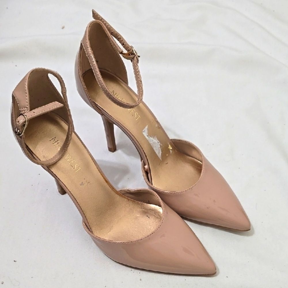 Nine West Cream Pointed-Toe Heels with Ankle Strap‎ 7M